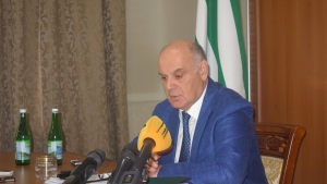 Президент Абхазии прокомментировал ход восстановительных работ на трёх улицах Сухума