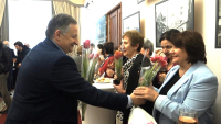 Беслан Эшба поздравляет женщин с 8 Марта
