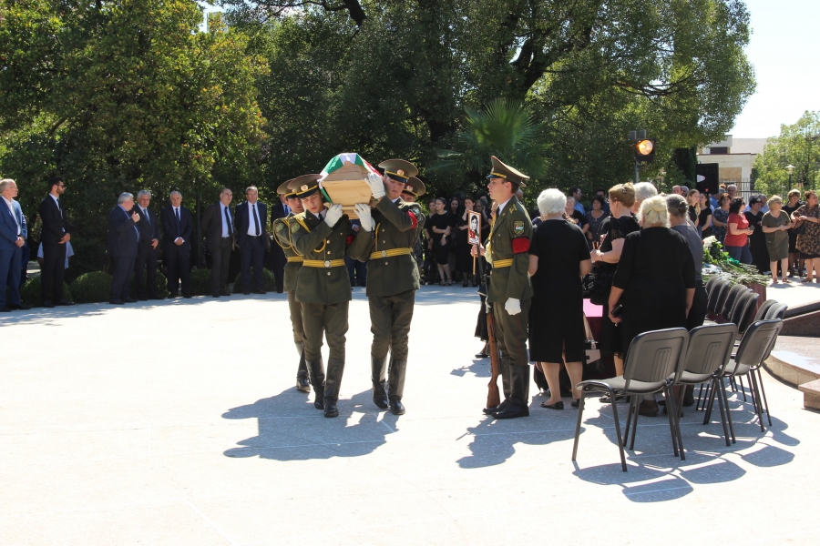 Церемония перезахоронения останков Героя Абхазии Ирины  Гоцеридзе прошла в Сухуме