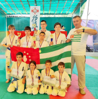 Сухумские бойцы секции каратэ кёкусинкай стали победителями и призерами первенства СКФО