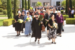 Руководство Абхазии и общественность возложили цветы в Парке Славы и к мемориалу Владислава Ардзинба (фото)