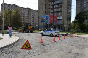 Глава Администрации Сухума Тимур Агрба провел выездное совещание, посвященное началу работ по укладке асфальта в Новом микрорайоне столицы