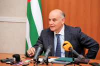 Беслан Эшба поздравил президента Абхазии Аслана Бжания с юбилеем