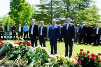 Руководство столицы возложило цветы к мемориалу Первого Президента Владислава Ардзинба