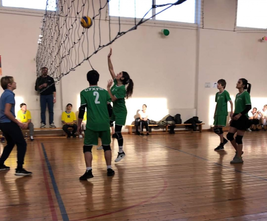 В рамках ХХ Спартакиады школьников города Сухум проходят соревнования по волейболу