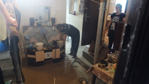 Инспекция мэра по пострадавшим при наводнении местам (ВИДЕО)