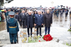 Мэр Сухума возложил цветы к памятнику Неизвестному солдату ВОВ
