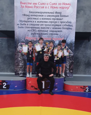 Сухумские борцы завоевали три золотые медали в открытом турнире города Каменска-Уральского