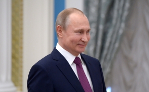 Президент России поздравил президента Абхазии с Днем Победы и Независимости