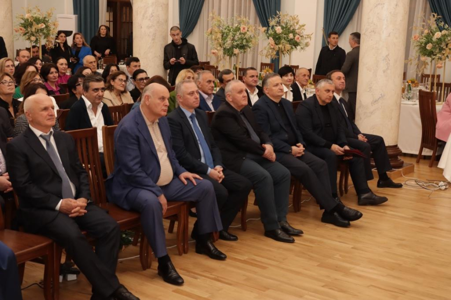 Беслан Эшба поздравил коллектив Абхазского телевидения с юбилеем (видео)