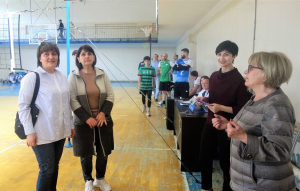 Наставникам волейбольной команды из Южной Осетии, принимавшей участие в турнире памяти Э. Пилия, вручили денежные призы от мэра Сухума
