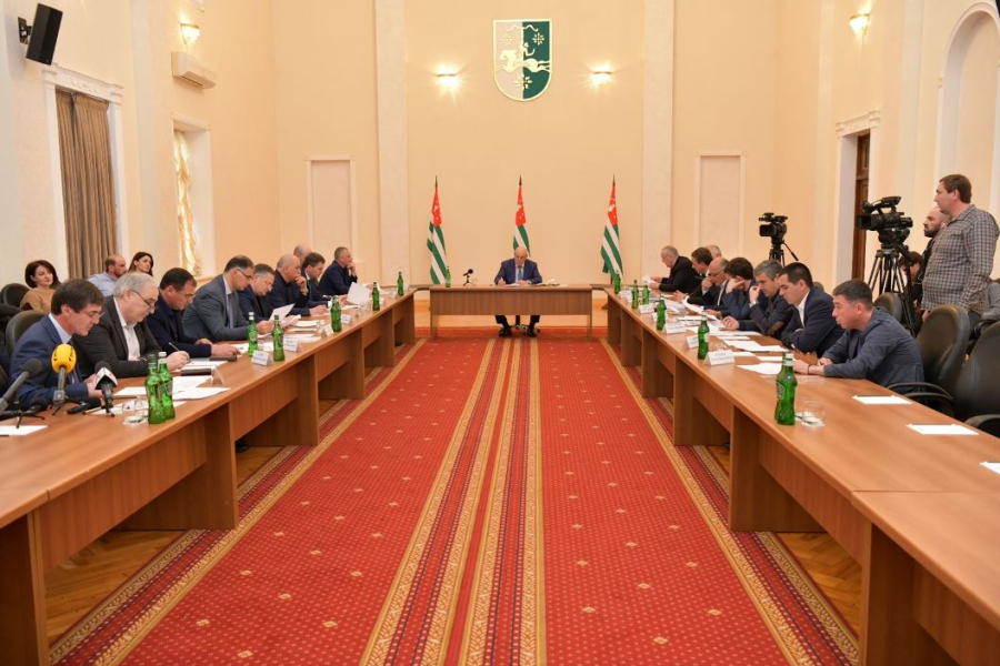 Президент провёл совещание с главами городов и районов