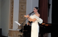 Беслан Эшба посетил вечер поэзии Анны Егоян в Сухуме