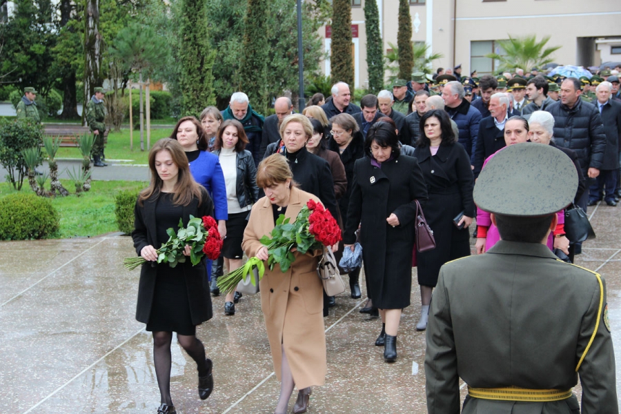 Коллектив администрации Сухума почтил память погибших в мартовском наступлении