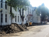 В Сухуме проводятся ремонтные работы по замене тротуарной плитки