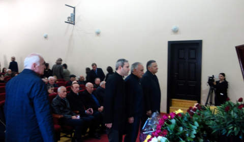 Беслан Эшба принял участие в траурной церемонии прощания с первым президентом Академии наук Абхазии Шотой Арстаа